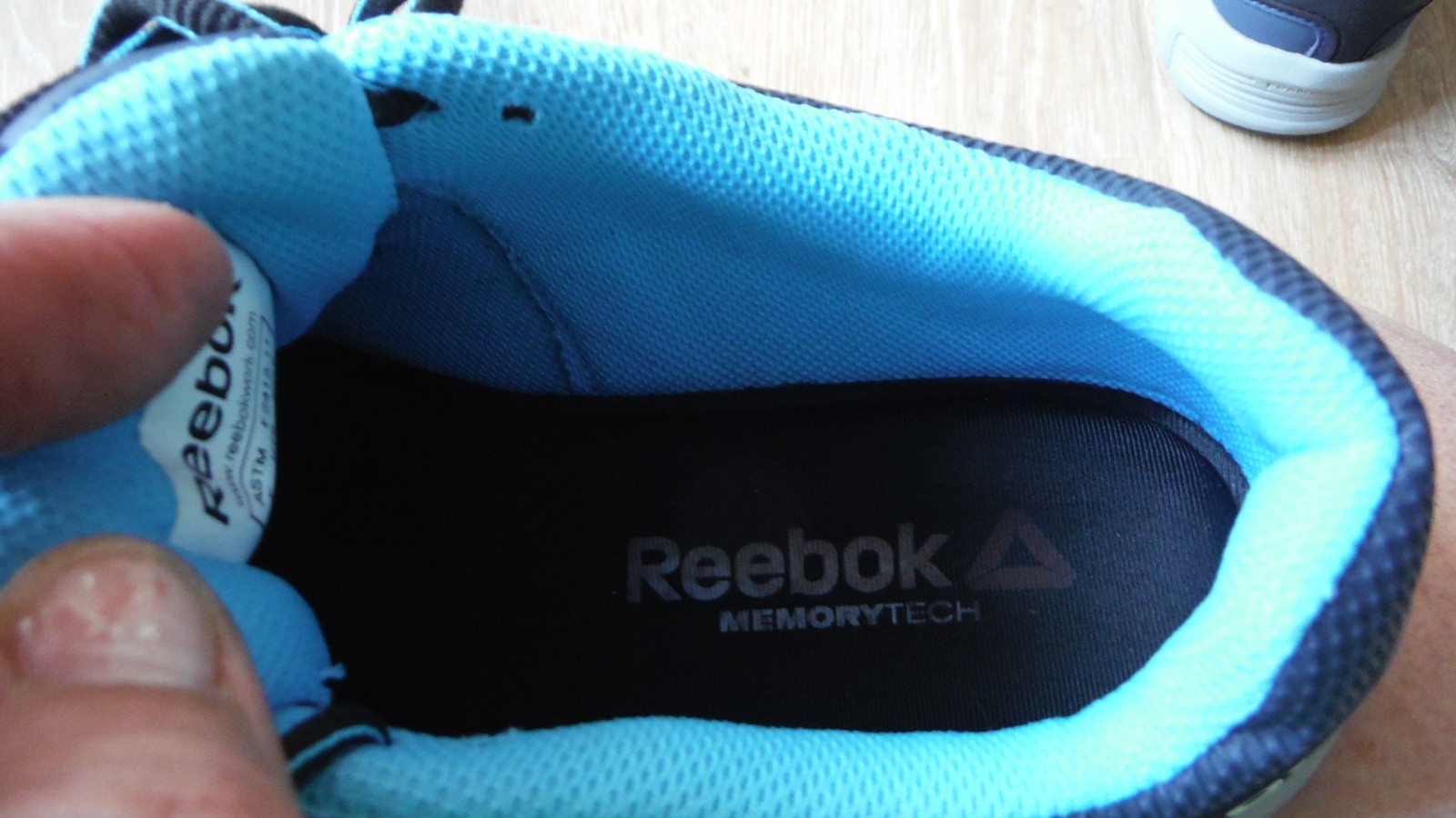 REEBOK Women’s 8W Guide Work RB354 Steel Toe Anti-Slip Sneakers/Shoes *Display