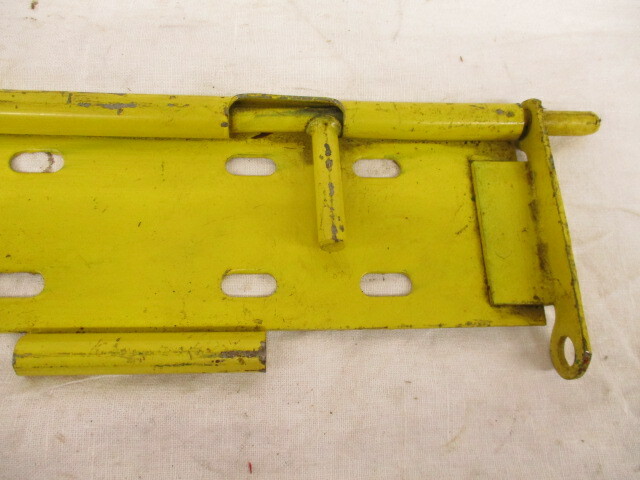 John Deere Hinge (AN30148)