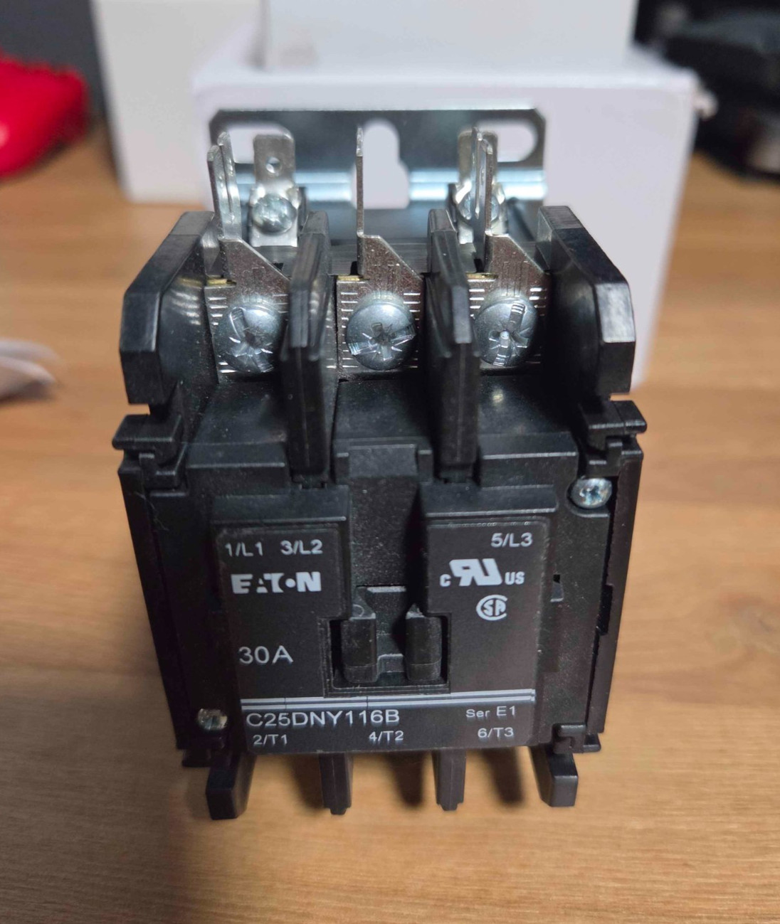 New In Box; Eaton C25DNY116B Contactor 30A; 3P; 575VAC; Coil: 208-240VAC