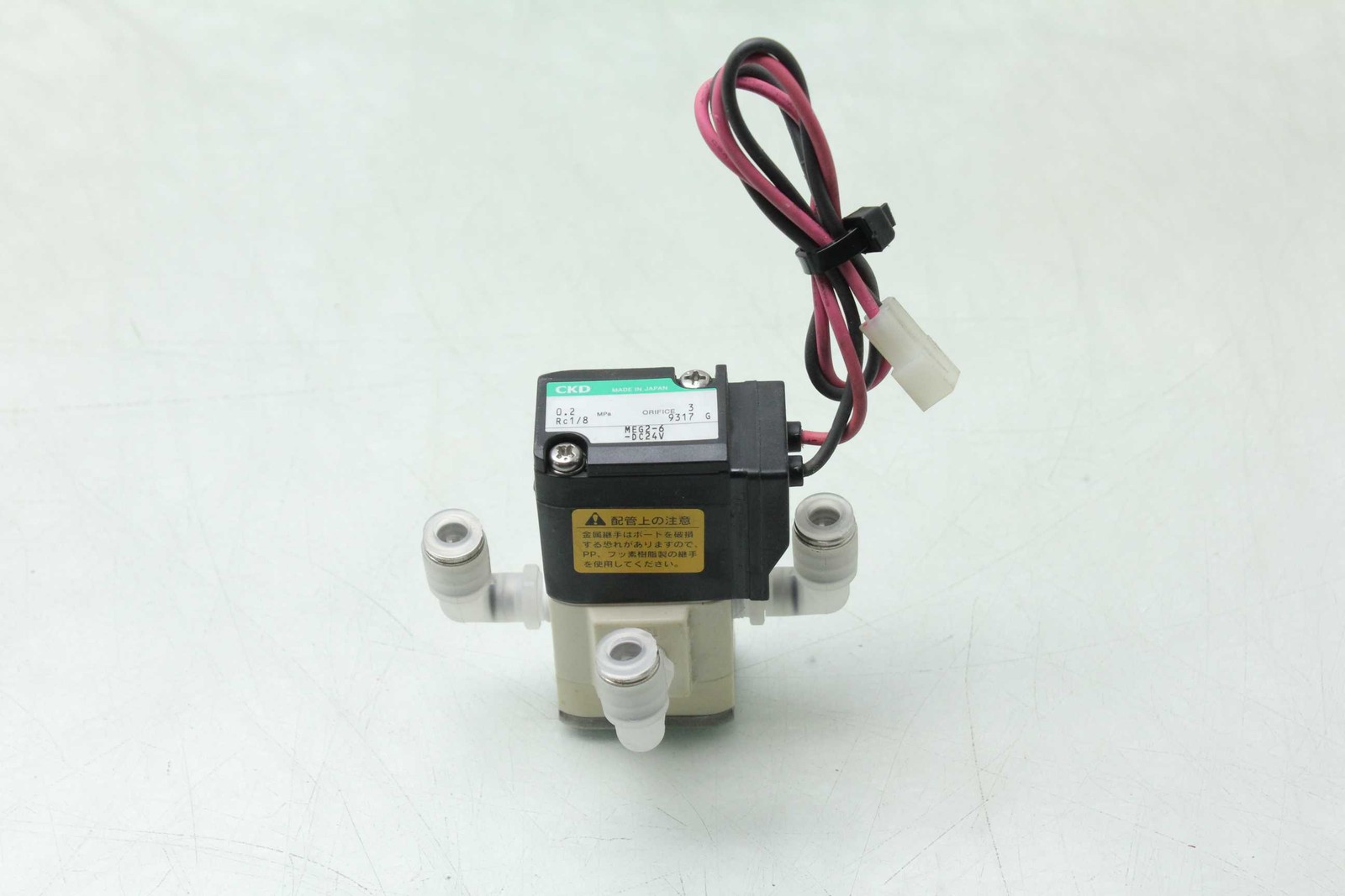CKD MEG2-6-DC24V Three Way Solenoid Valve 24V DC Coil 3 Port / 1/8″ RC Port
