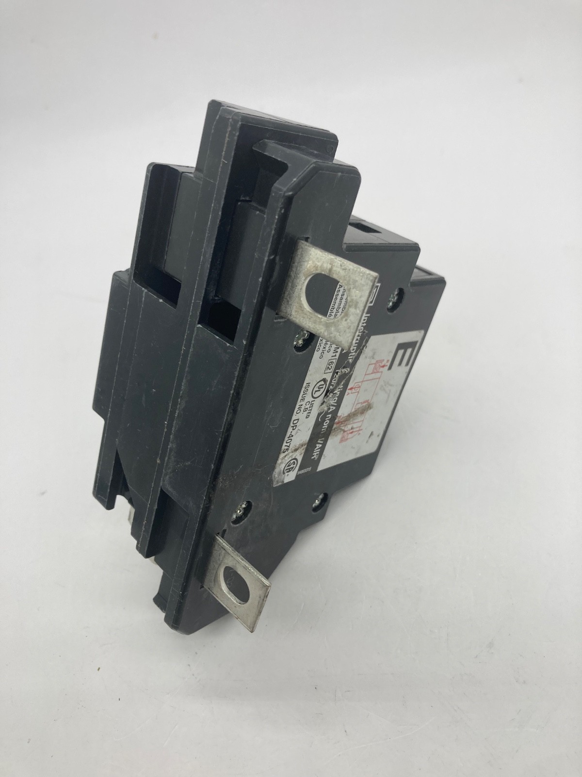 Square D QOM100VH8106 22kA 2Pole 100A 120/240V QOM1 Bolt On Main Circuit Breaker