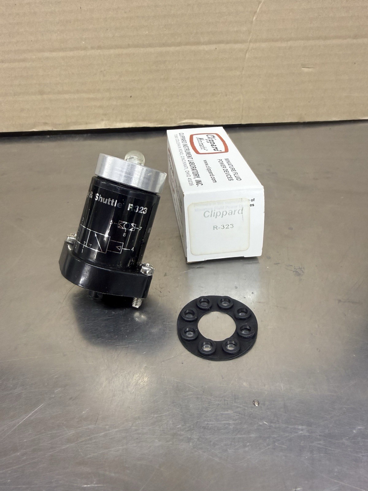 Clippard Minimatic R-323 Pneumatic Valve R323 New In Box