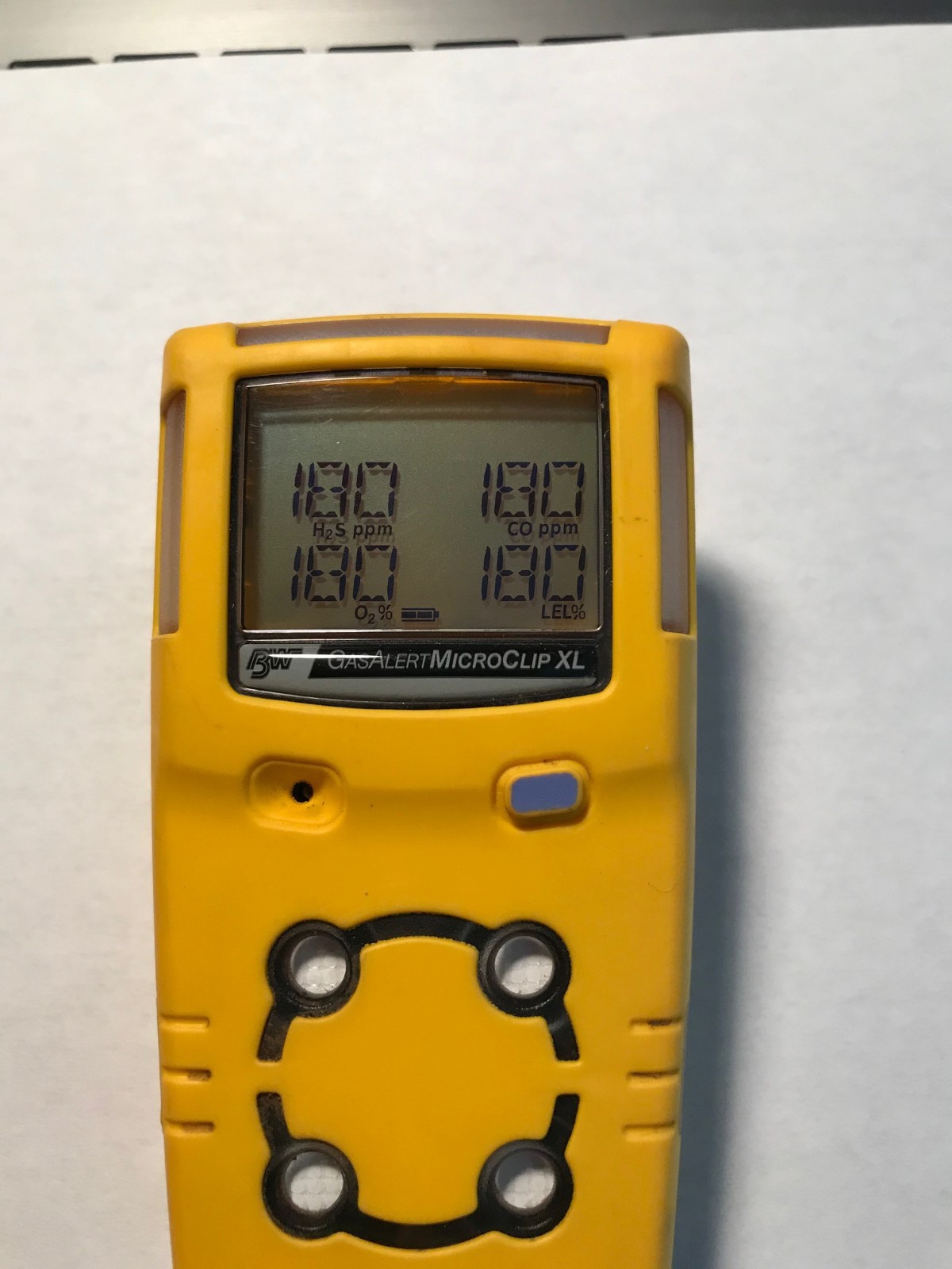 Honeywell BW MCXL-XWHM-Y-NA Gas Alert Microclip XL ,charger, new oxygen, cal’d