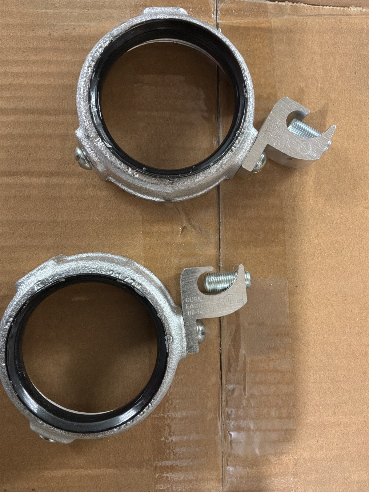 2-1/2 inch insulated grounding bushing with an aluminum lay-in lug