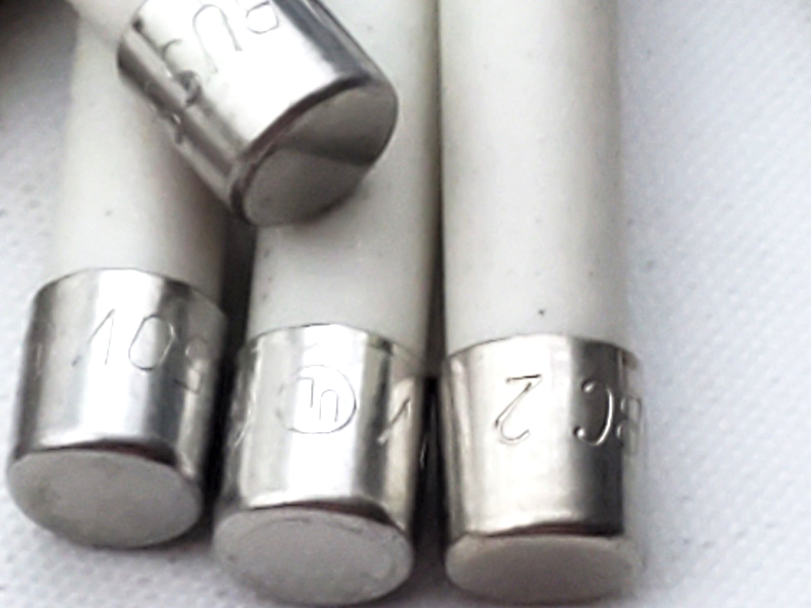 Box of 100 Bussmann ABC2 250 Volt 2 Amp Ceramic 1/4″ x 1-1/4″ Fast Acting Fuses