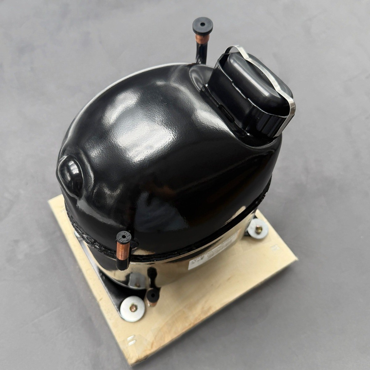 New NJ2212GK 1HP For Embraco Refrigeration Compressor 220-240V 50Hz R404A LBP