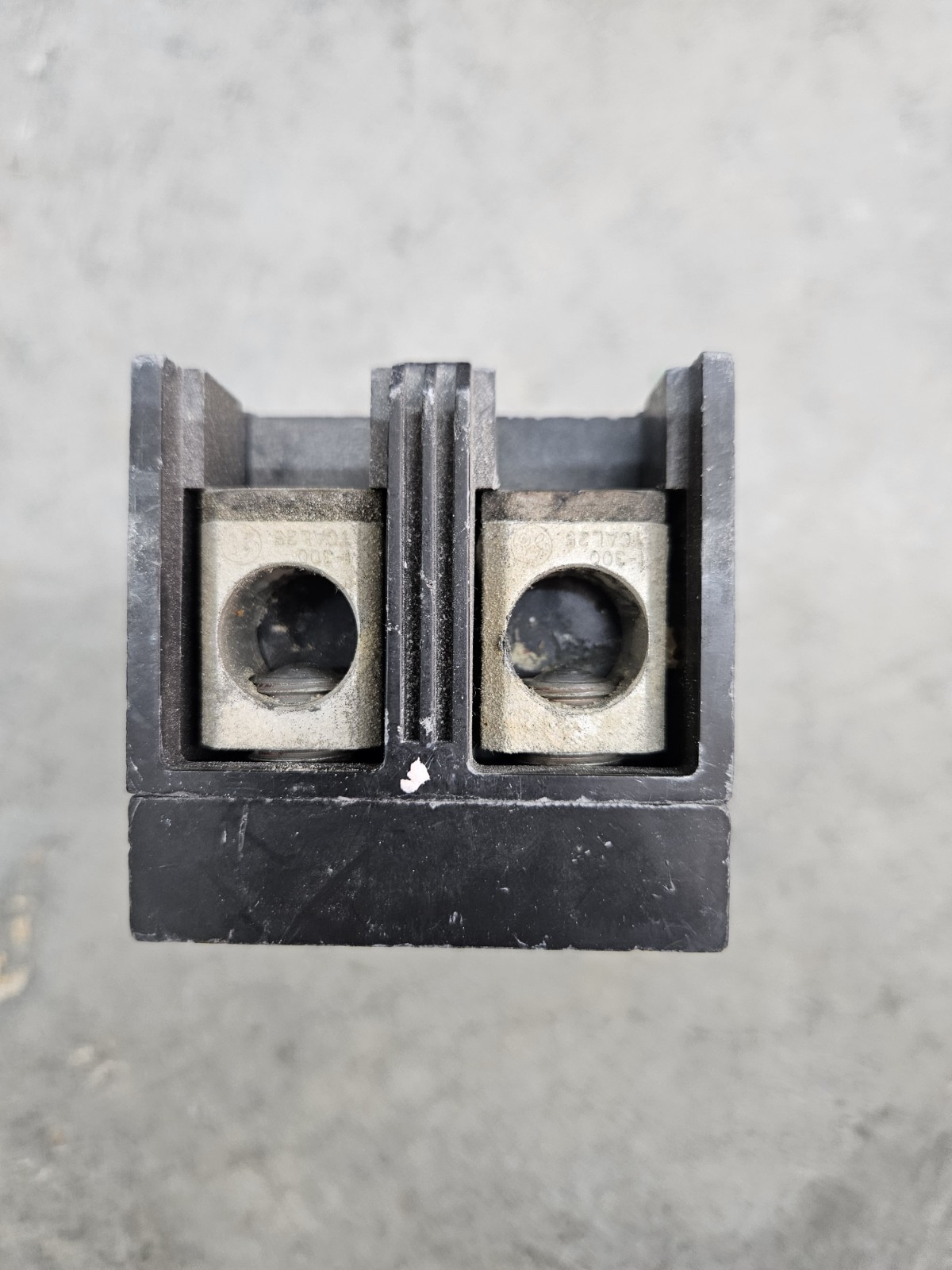 General Electric GE TQD22200 MAIN Circuit Breaker 200 Amp 240 Volt 10K