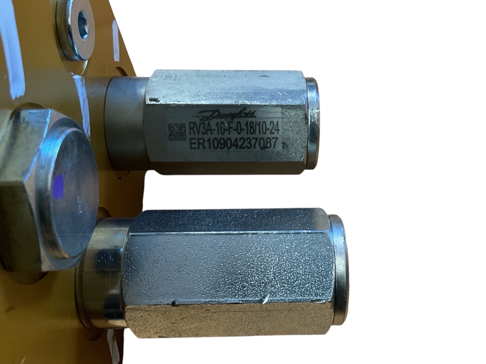 Danfoss Hydraulic Valve Manifold Assembly & RV3A-1C-F-0-18/10-24 Cartridge Valve