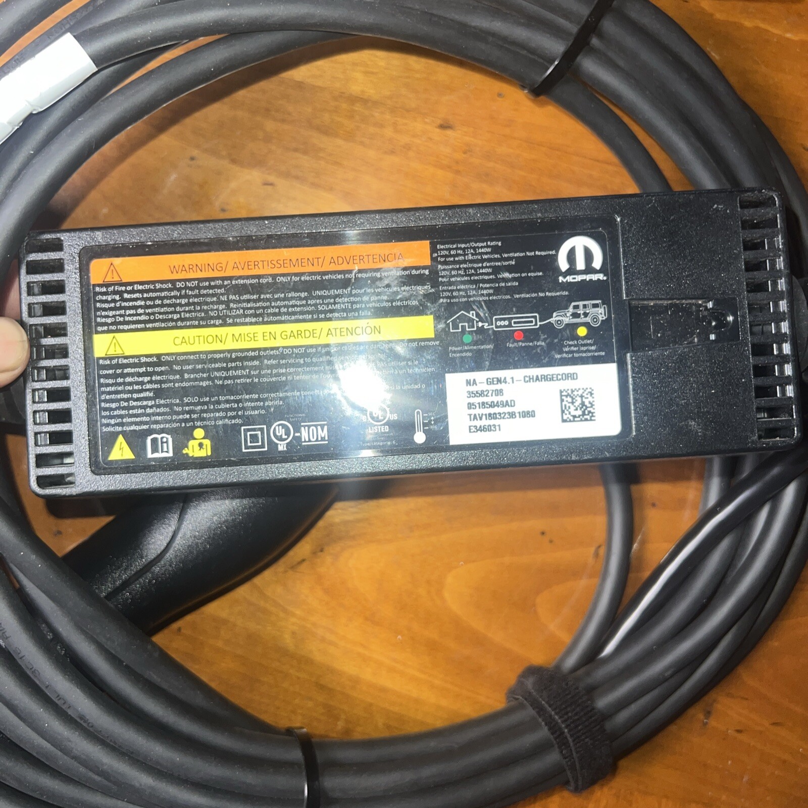 Jeep Aptiv type 6 EV charger – model cc-c-l2-13-300-f1