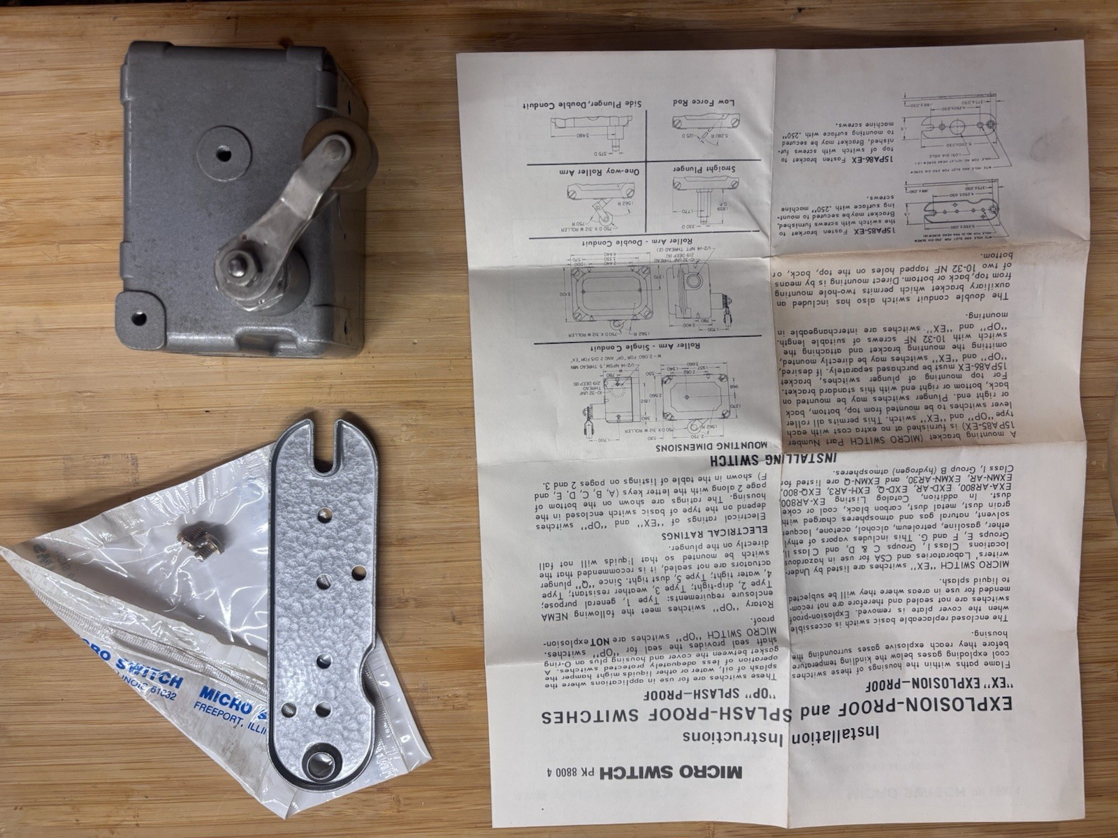 Honeywell Micro Switch EX-AR Explosion Proof Limit Switch Roller Lever w/ Papers