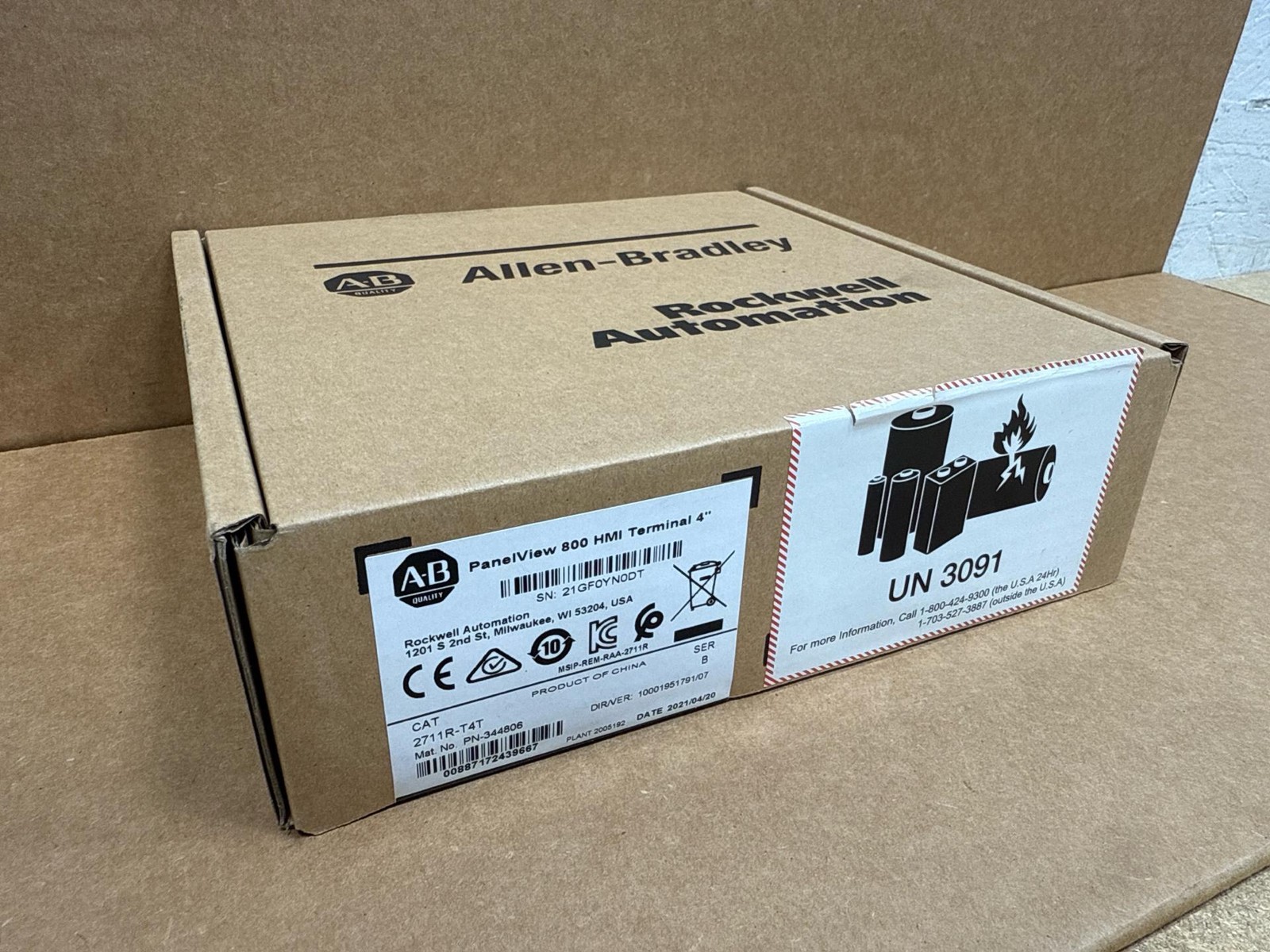 FACTORY SEALED Allen-Bradley 2711R-T4T PanelView 800 HMI Terminal 4.3-INCH