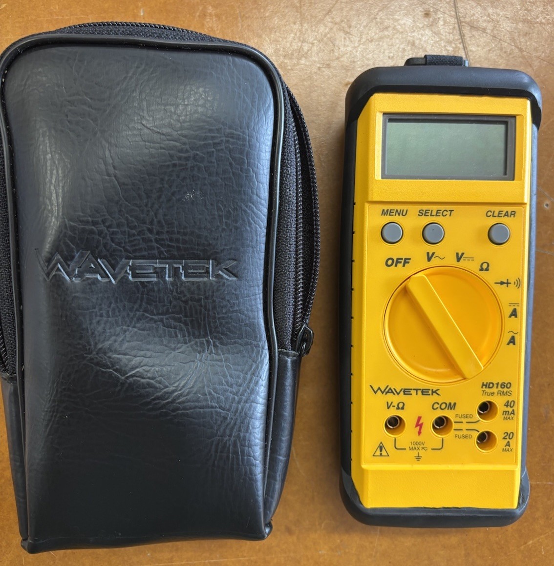 Wavetek HD160 True RMS 4000-Count CAT III 1000V DMM w/ Leads Case Manual