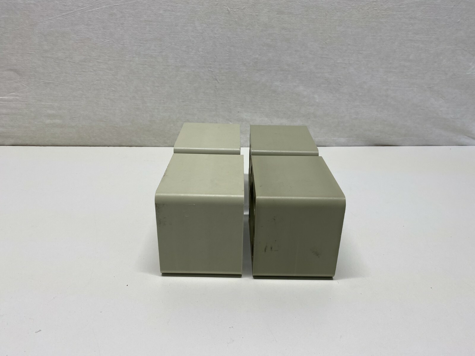 J12: Set of 4 CENTRIFUGE SWING ROTOR BUCKET ADAPTER