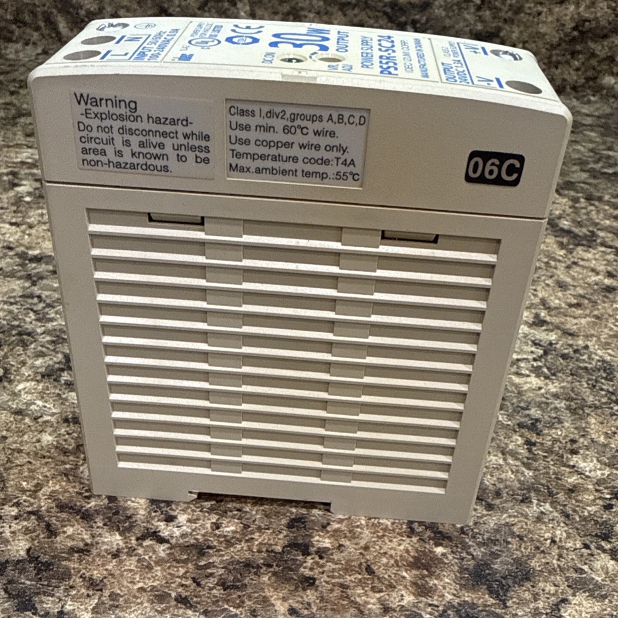 Idec PS5R-SC24 Power Supply, Input: 100-240VAC 0.9A, Output: 24VDC 1.3A 30W