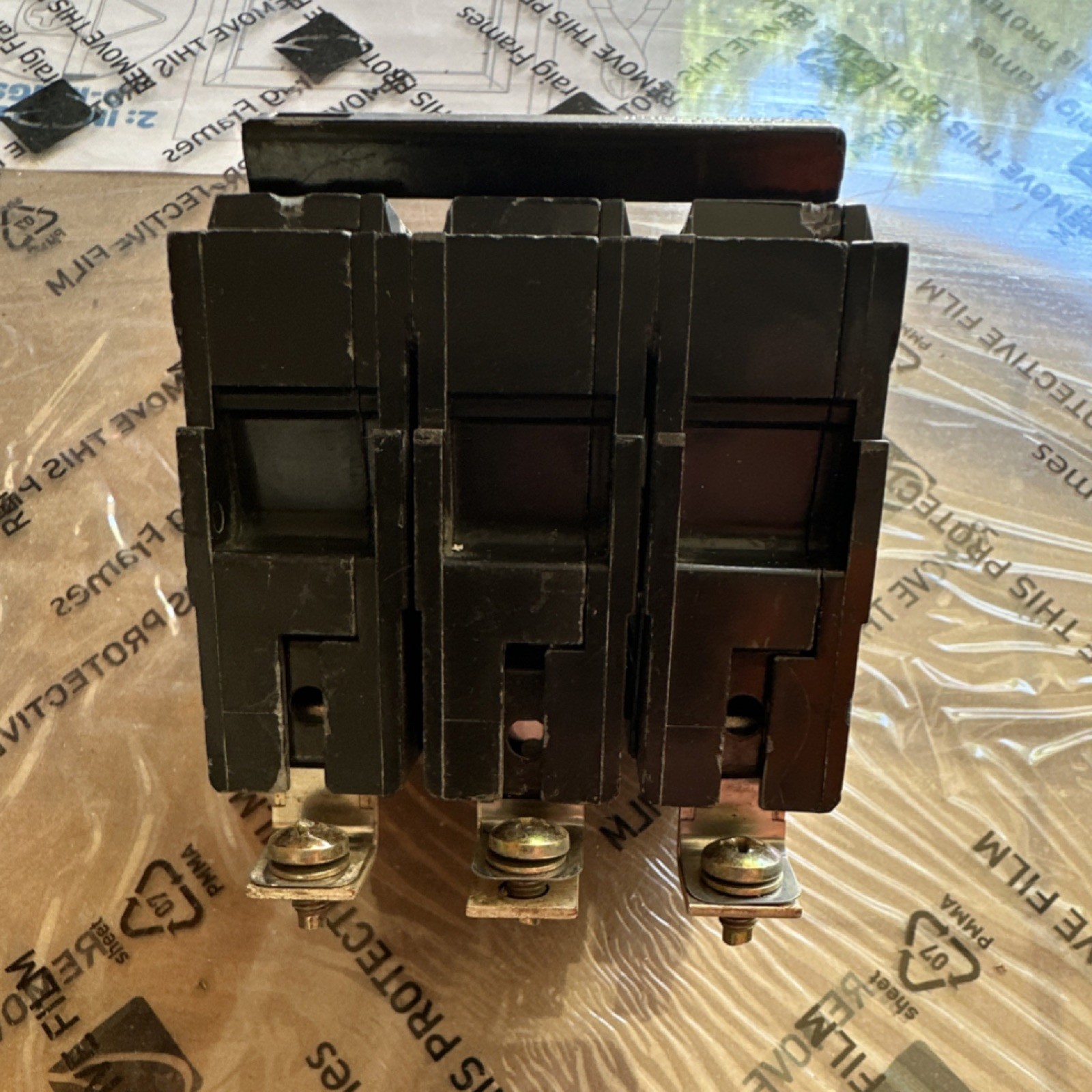 GE THQB32100 100A 3-Pole AC Circuit Breaker Internal Common Trip