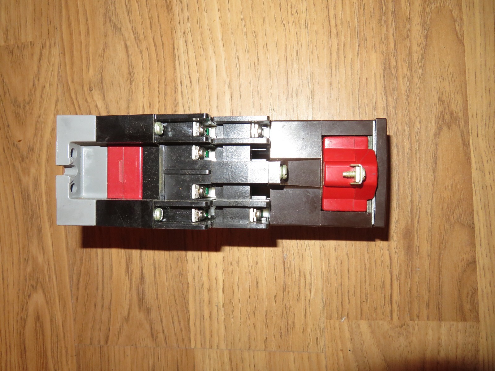 Cutler Hammer Relay Type M With Latch D23MR602A 300 Volt AC COIL 120 V 60 HZ NOS