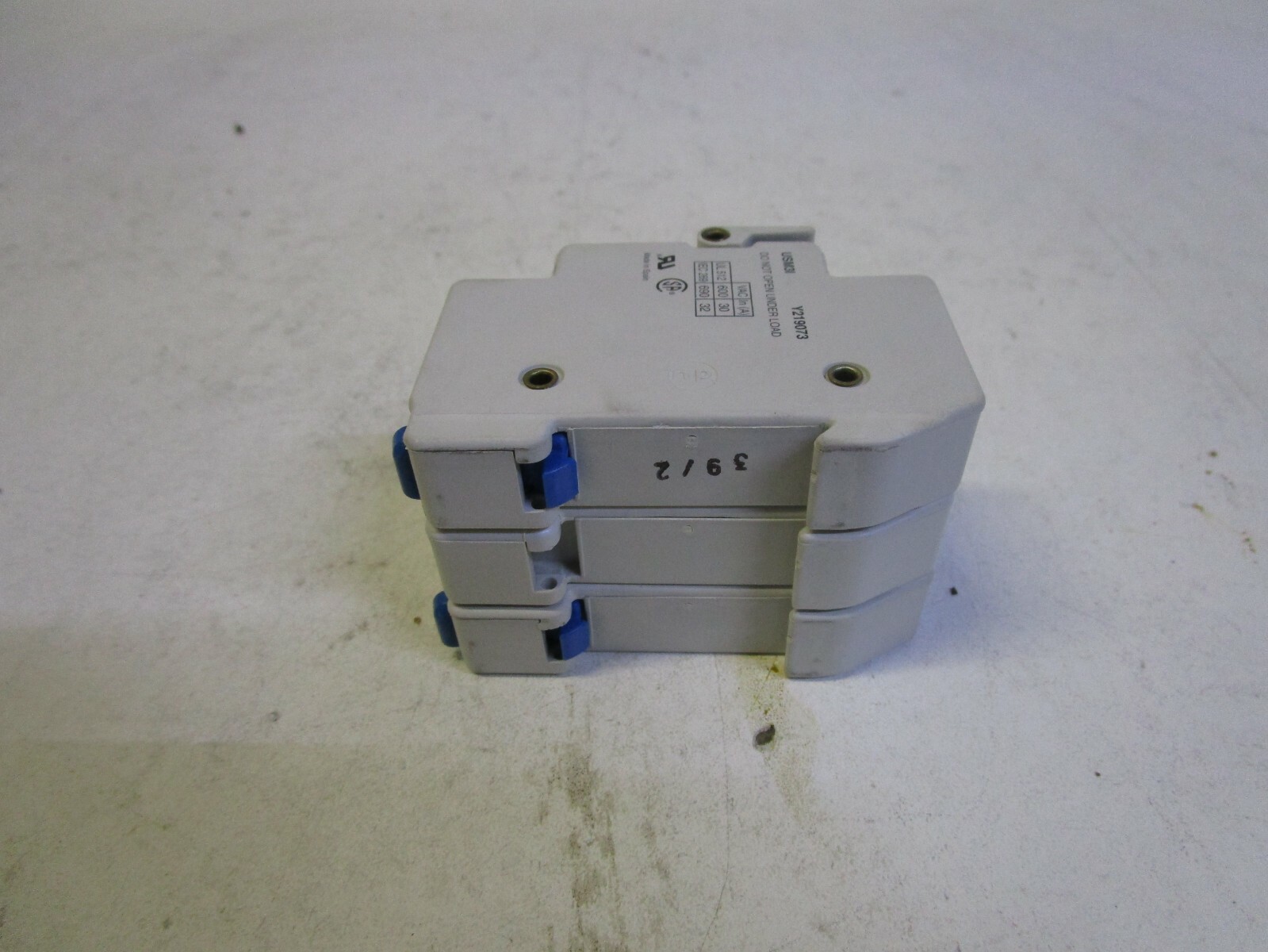 FERRAZ SHAWMUT USM3I/Y219073 3-POLE ULTRASAFE FUSE HOLDER W/FUSES -FREE SHIPPING