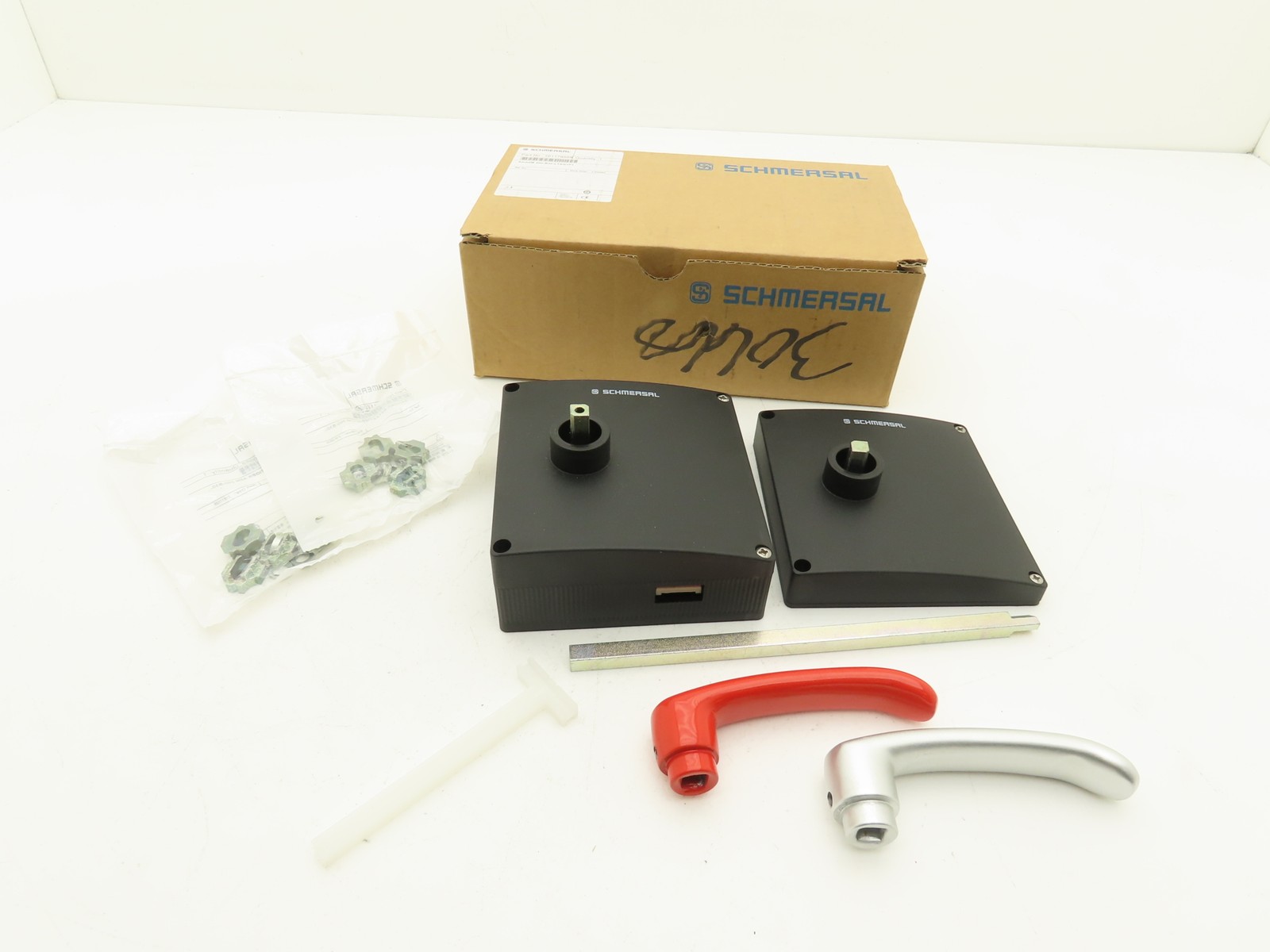Schmersal AZ/AZM 200-B30-LTAG1P1 Solenoid Interlock Emergency Exit Door Handle