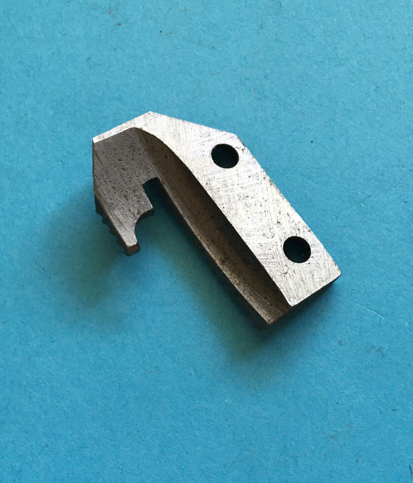 *NOS* 44136-SINGER FEED DOG-FOR SEWING MACHINE-FREE SHIPPING*