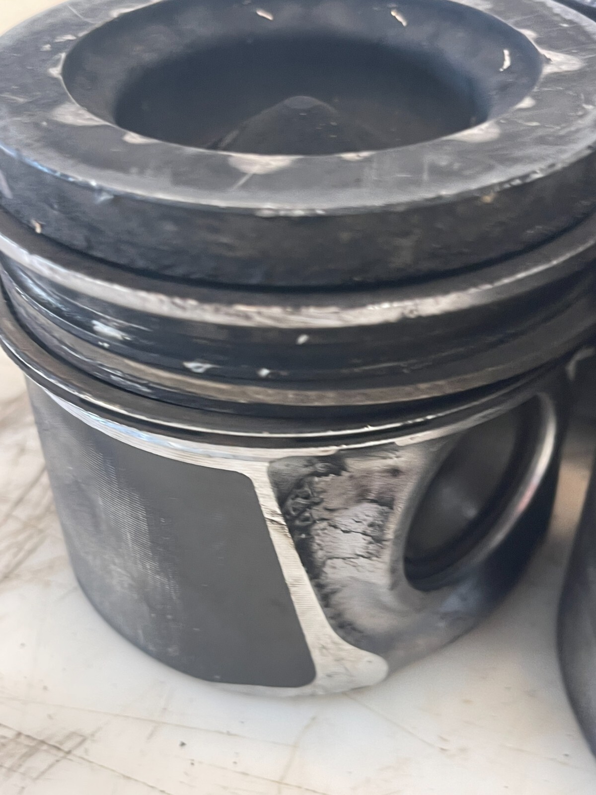 Case IH Patriot 3230 Sprayer Iveco 6.7 Pistons