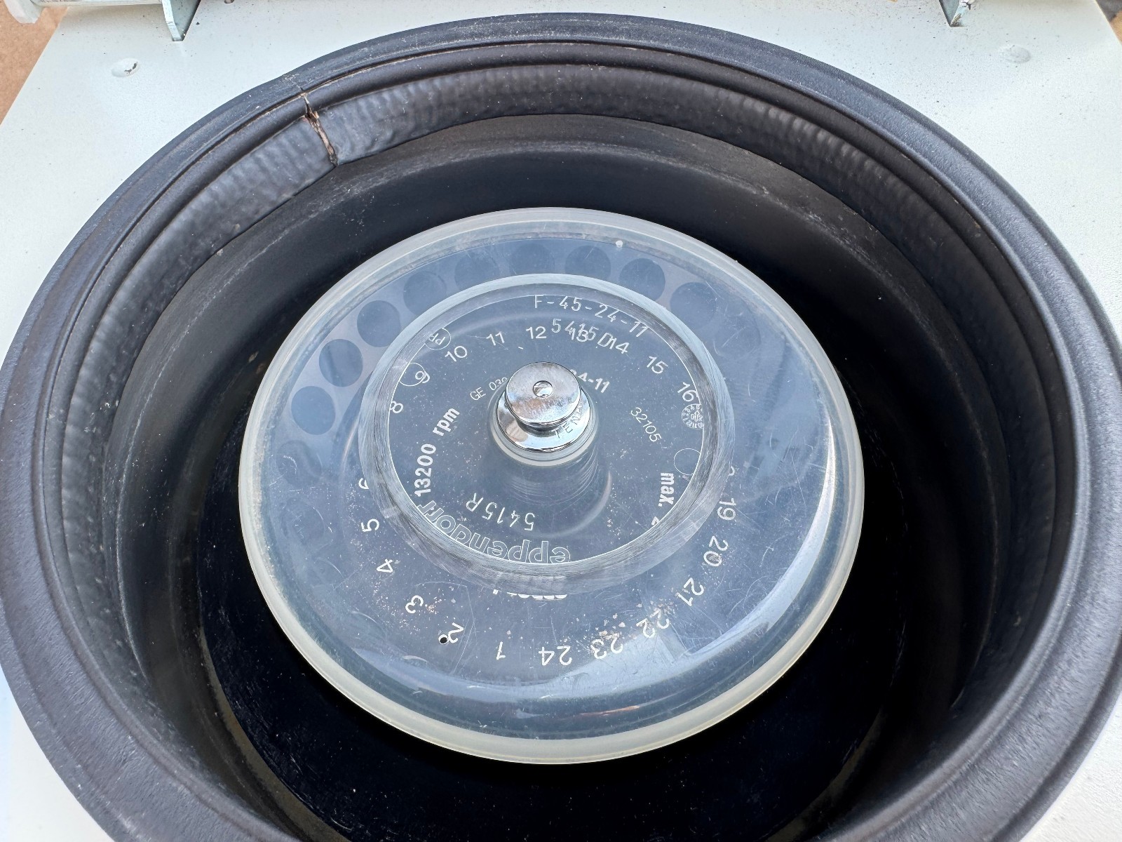Eppendorf 5415 R Refrigerated Centrifuge with FA45-24-11 Rotor Parts