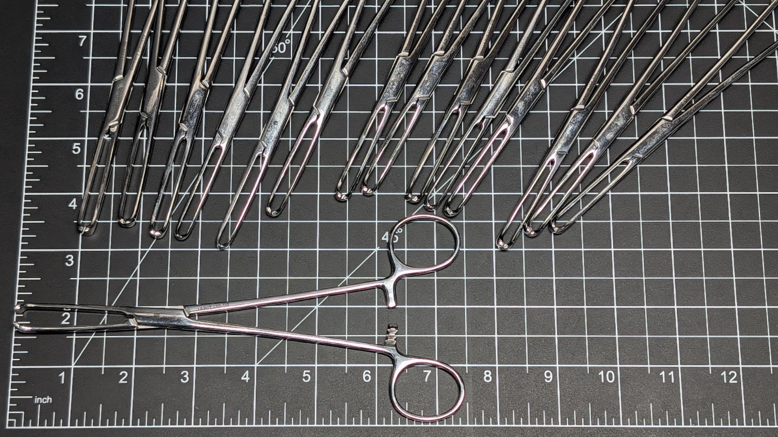 Integra Jarit 135-110 Allis Tissue Forceps 5 x 6 Teeth, Straight 7-3/8″ surgical
