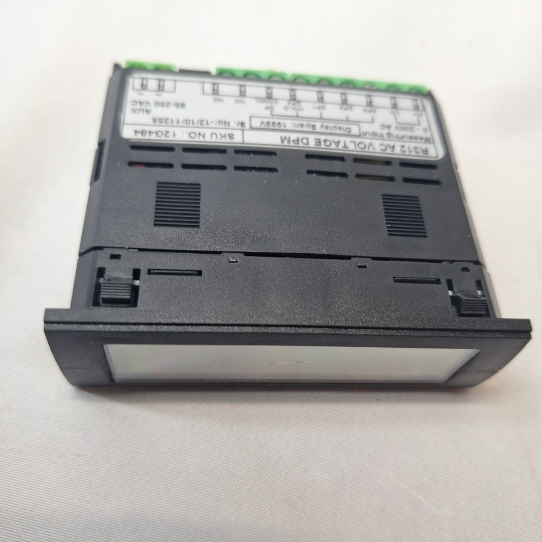 Value Collection 12G484 1999 Display Span 200V LCD Digital Panel Meter