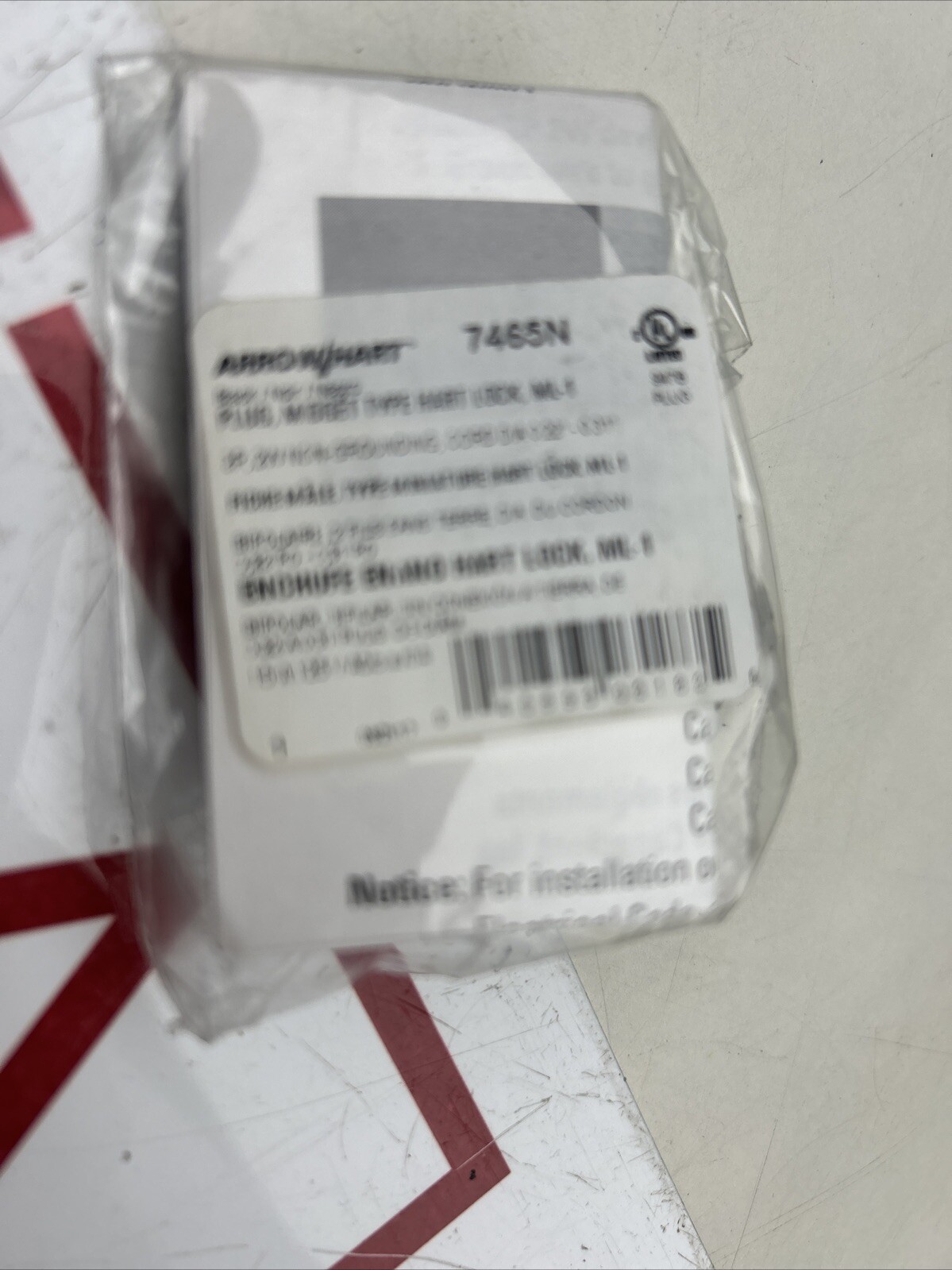 7465N Arrow Hart Midget Locking Plug 15 Amp, 25 Volt