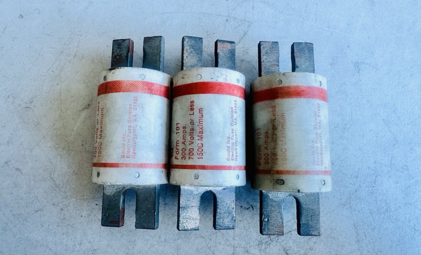 Lot Of 3! Gould Shawmut A70P300 Amp-Trap Fuse Type 4