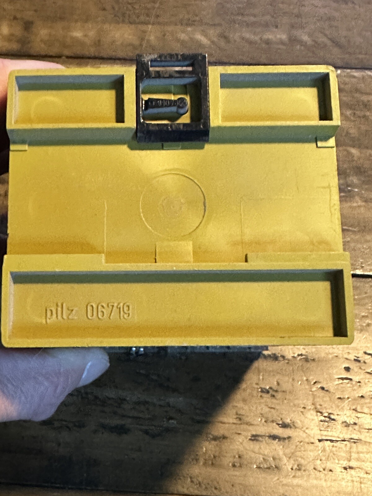 Used PILZ SAFETY RELAY 474790 PNOZ V 30S 24 V DC 4.5 W 10AF/6AT 6AF/4AT
