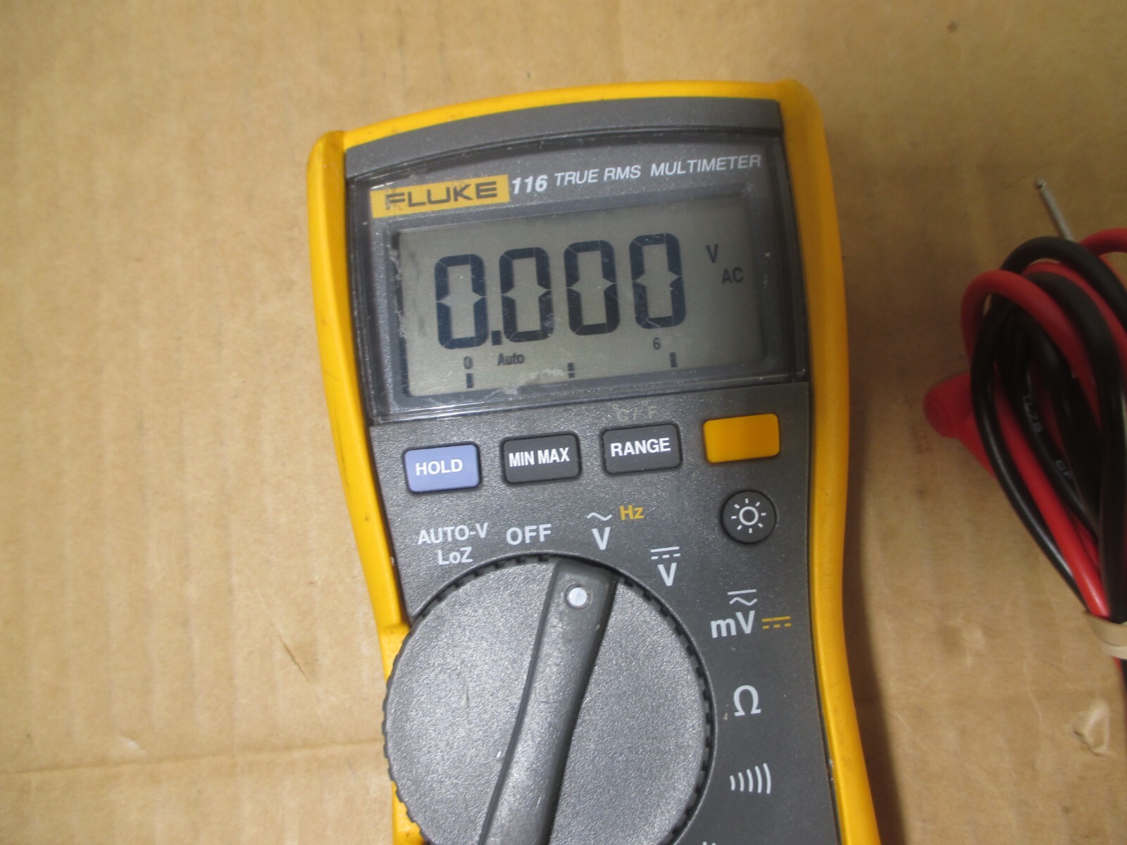 FLUKE 116 TRUE-RMS MULTIMETER with original leads good condition