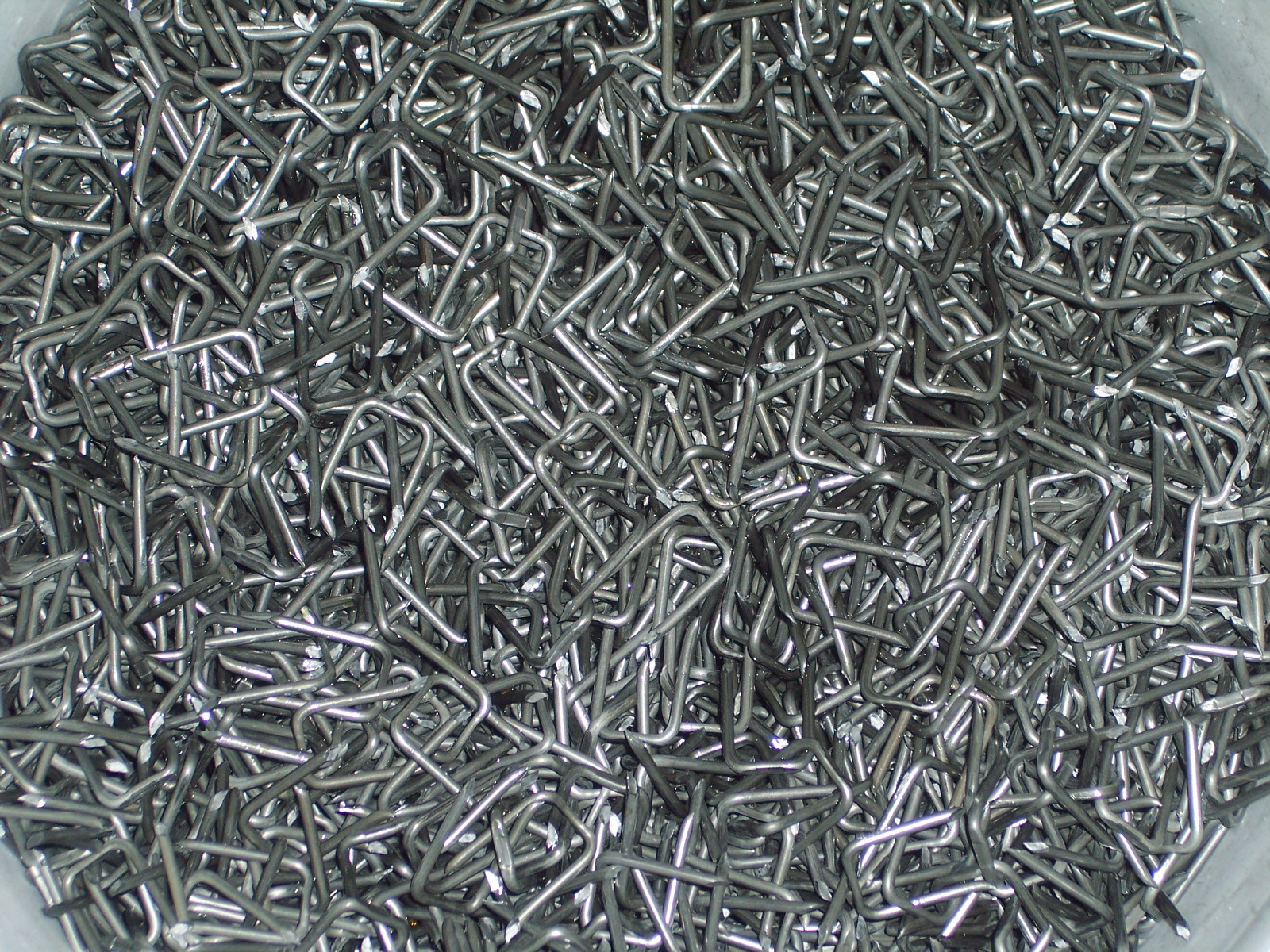 100 METAL CABLE STAPLES 1/2″ FREE S/H