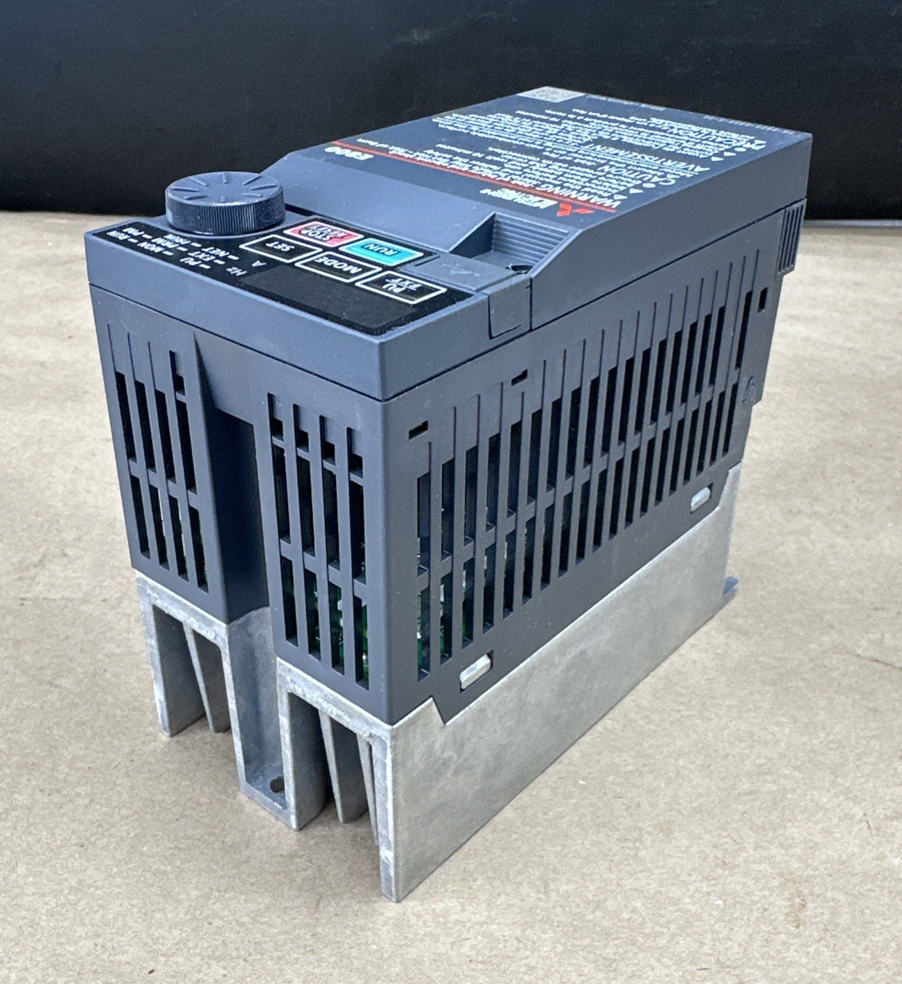 MITSUBISHI FR-E820-0030-5-60 3~Ph Inverter VSD/VFD 0.4kW/0.5HP – NEW SURPLUS