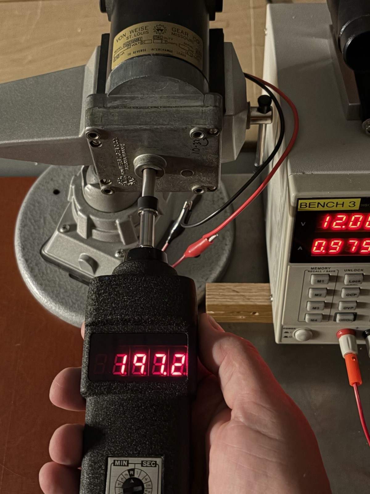QTY 1 VON WEISE GEAR MOTOR 12 VOLTS 14:1 RATIO BOTH SHAFTS ARE 5/16″ DIAMETER