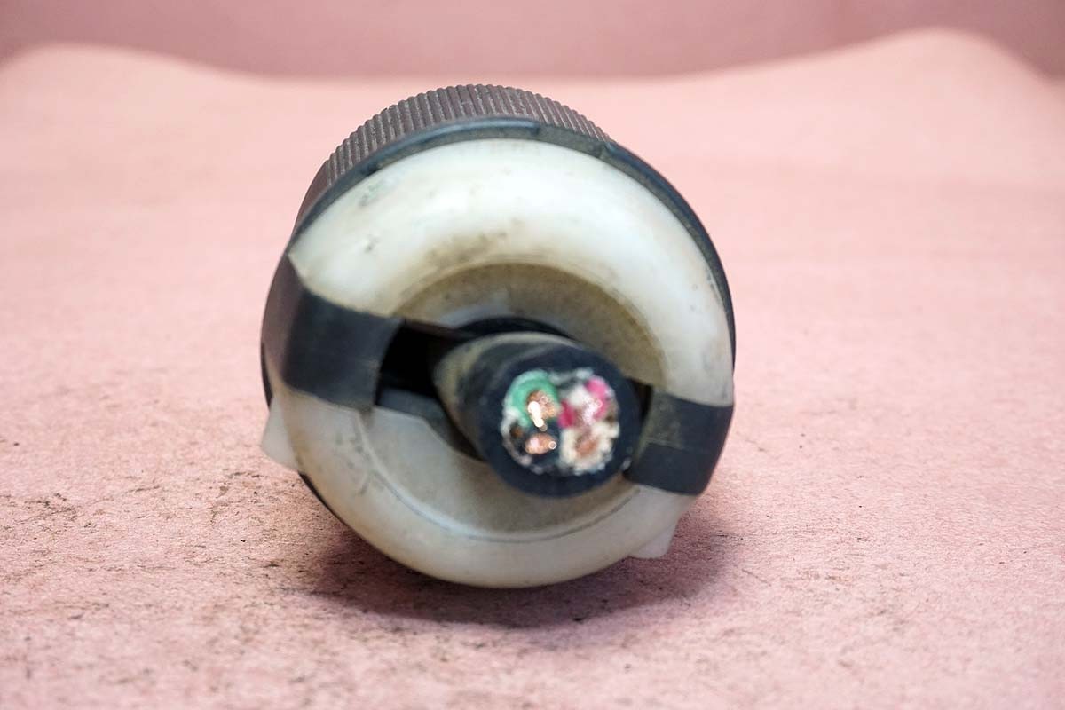 Hubbell HBL2731 30 Amp 480 VAC Plug