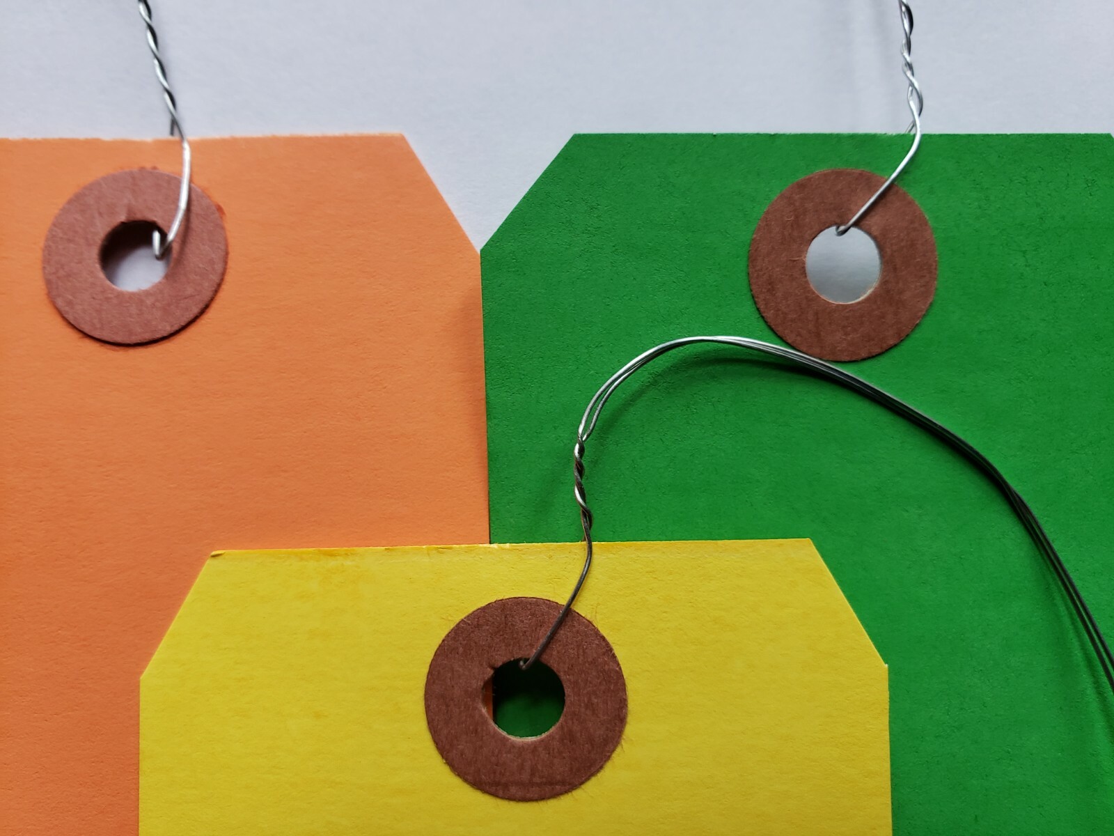 100 Tags 4 3/4″ x 2 3/8″ Size 5 Large Colored Shipping Hang with Wire Strung