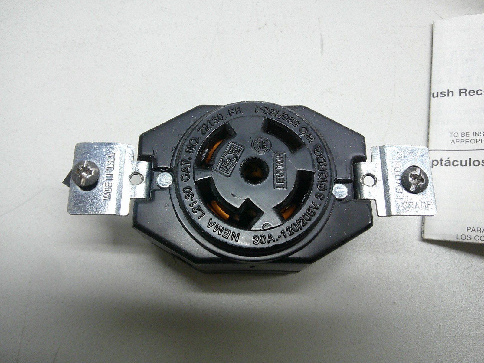NEW Leviton 2810 Locking Flush Mount Receptacle 30A 120/208V L21-30R