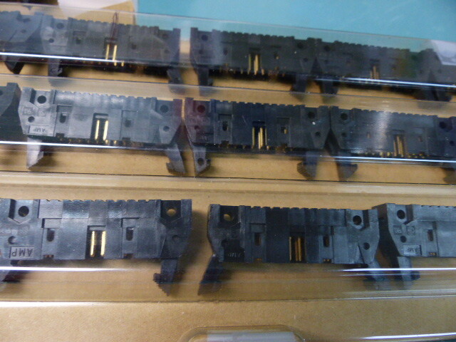 TYCO 5499913-4 Qty of 40 per Lot CONN HDR 10Px2R RA 4WALL S-LATCH .062