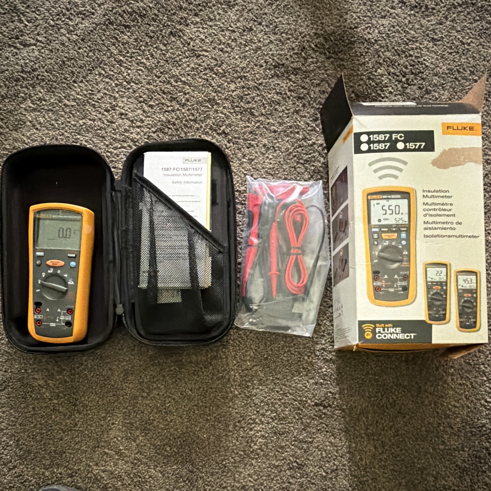 Fluke 1577 Insulation Multimeter CAT III 1000V w/ Carrying Case