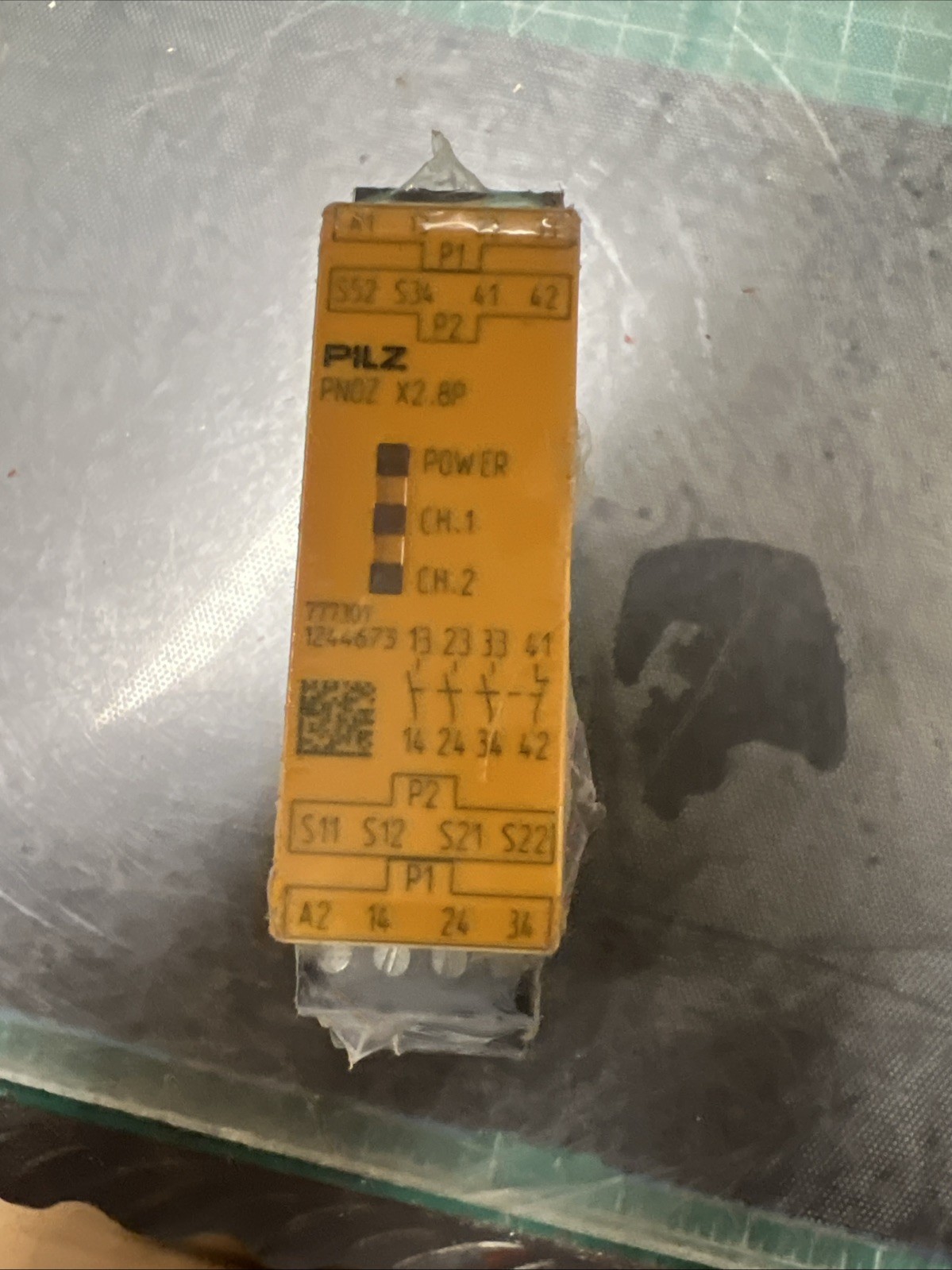 PILZ PNOZ-X2.8P-24VACDC-3N/O-1N/C Power Supply ID. 777301