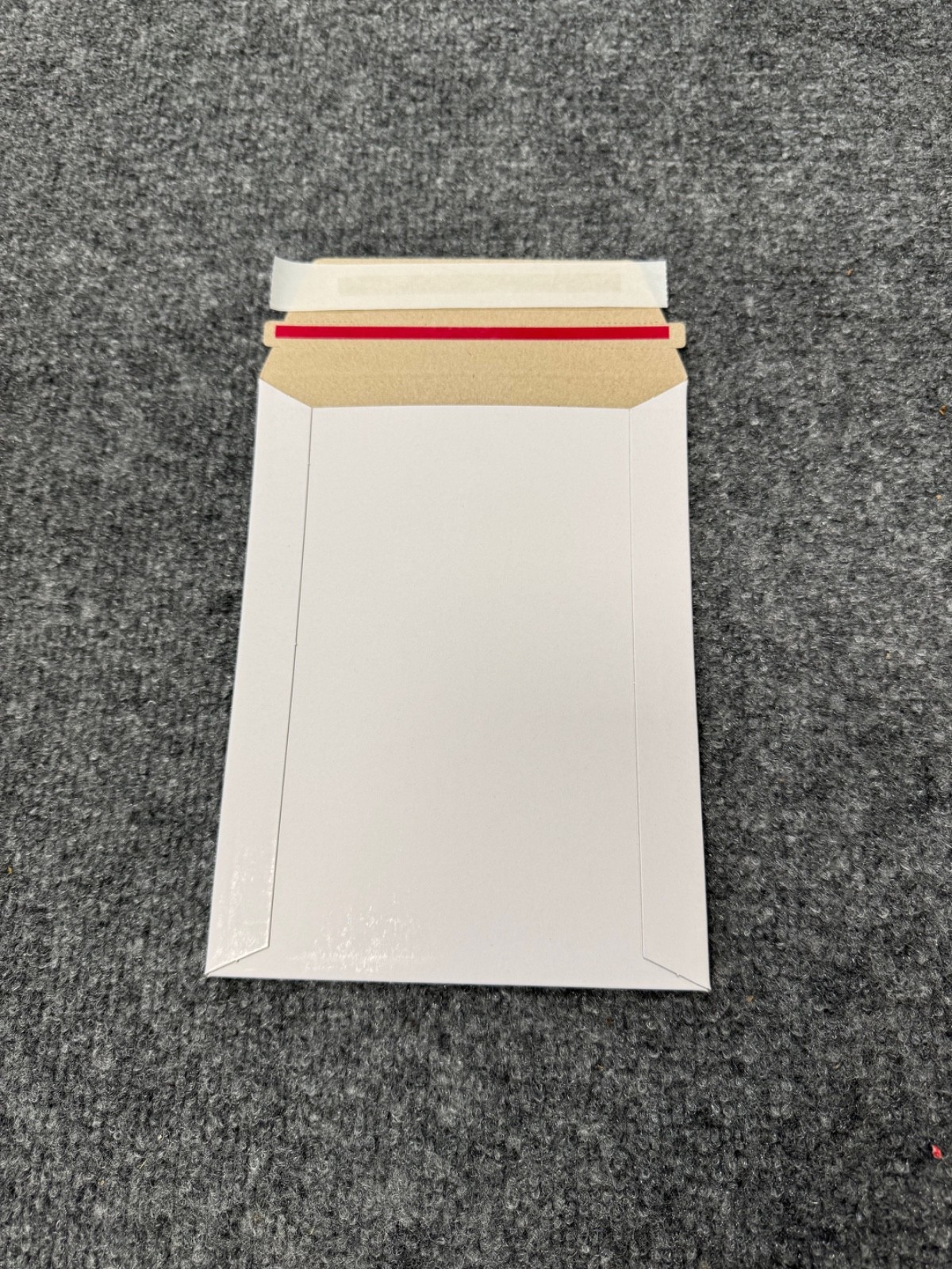 100-Pack Stay Flat Rigid Mailers 6″X8″ by Juvale