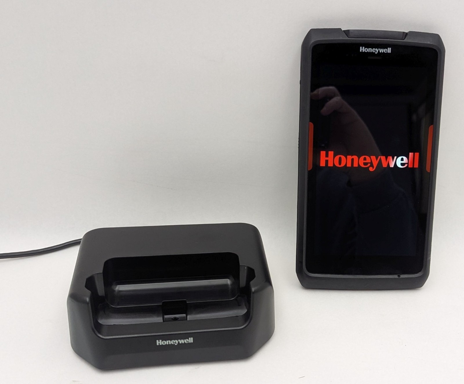 Honeywell ScanPal EDA70-0 Rugged Barcode Scanner 7″ Tablet Android 7.1 w/ Cradle
