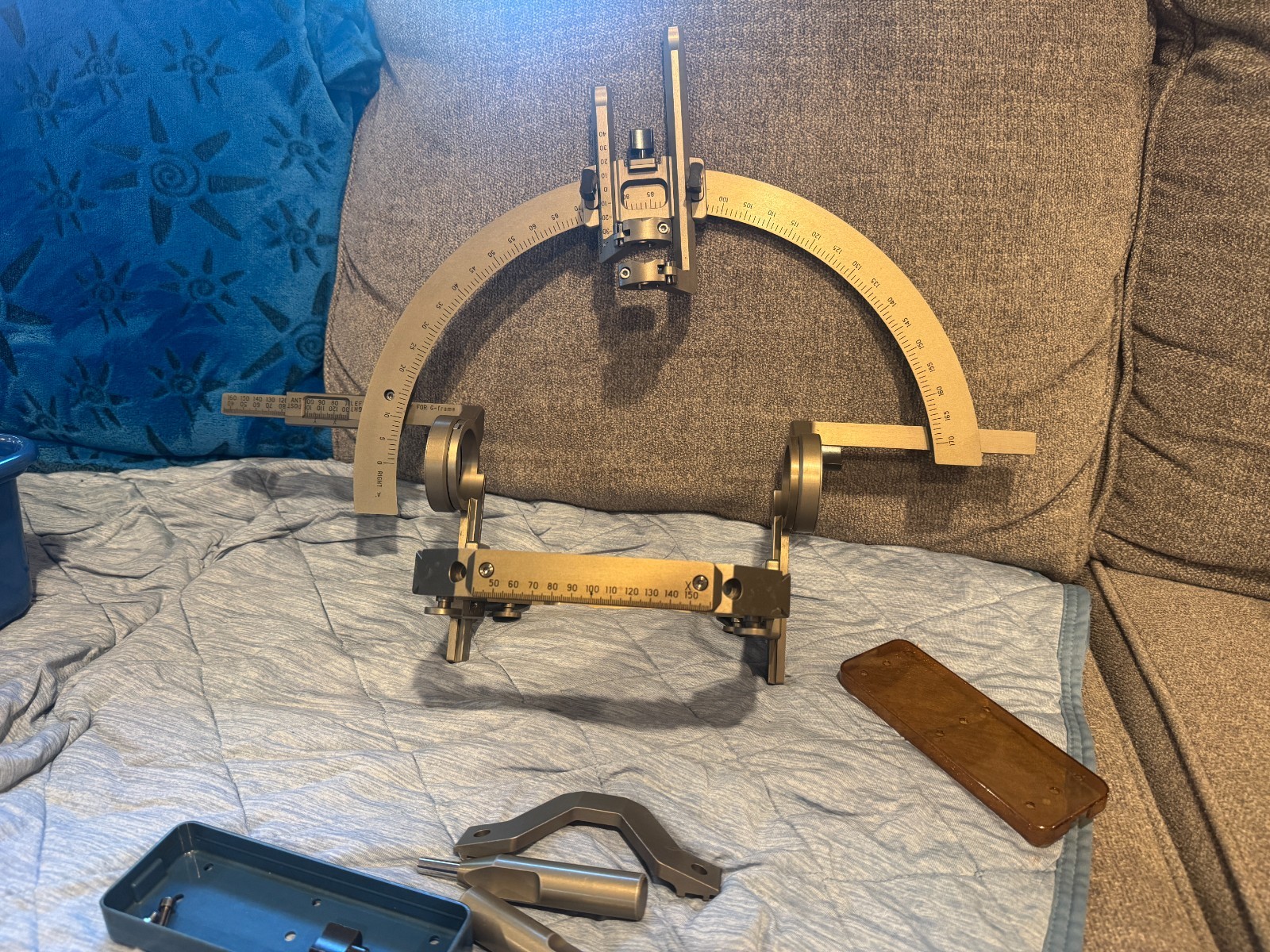 Leksell Multi Purpose Stereotactic System: Head Frame Arc , G Frame and Clamp
