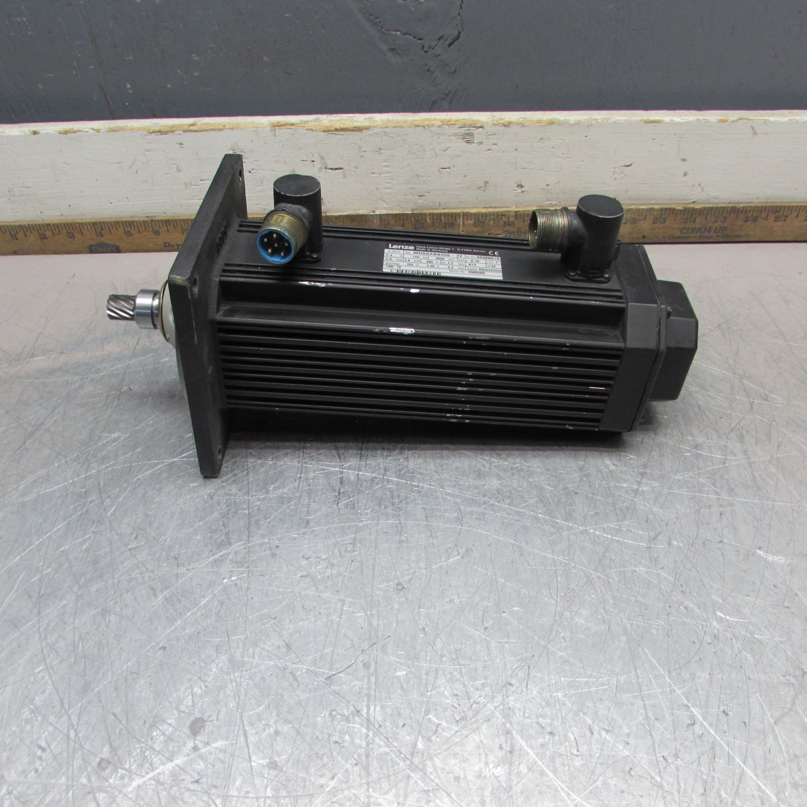 Lenze MDSKABS056-22 , Servo Motor, 0.8kW/ 390V /3950rpm, TAKEOUT!MAKE OFFER!