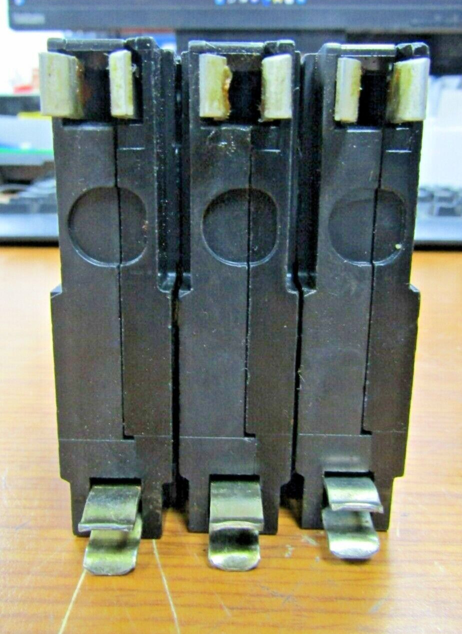 💥3) SQUARE D 30 AMP CIRCUIT BREAKER 1 POLE 240 VAC QO130