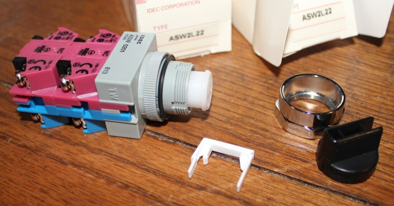NEW IDEC ASW2L22 SELECTOR 2 POS SWITCH TW SERIES MAX VOLTAGE 600 VAC, 600 VDC