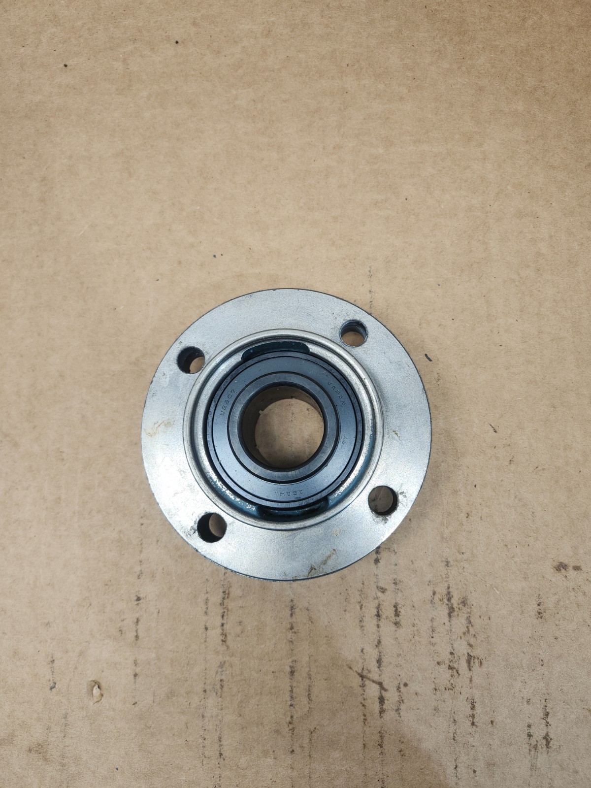 NEW NO BOX AMI Flange-Mount Ball Bearing FCSX06, UE207
