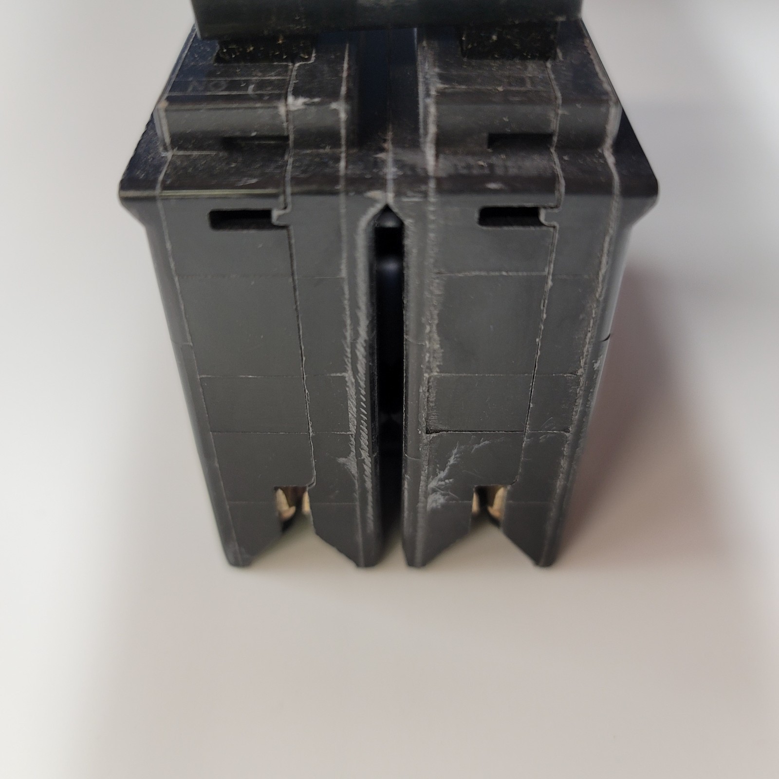 Square D HOM220 20A 2 Pole Circuit Breaker Homeline 120/240V Common trip NEW