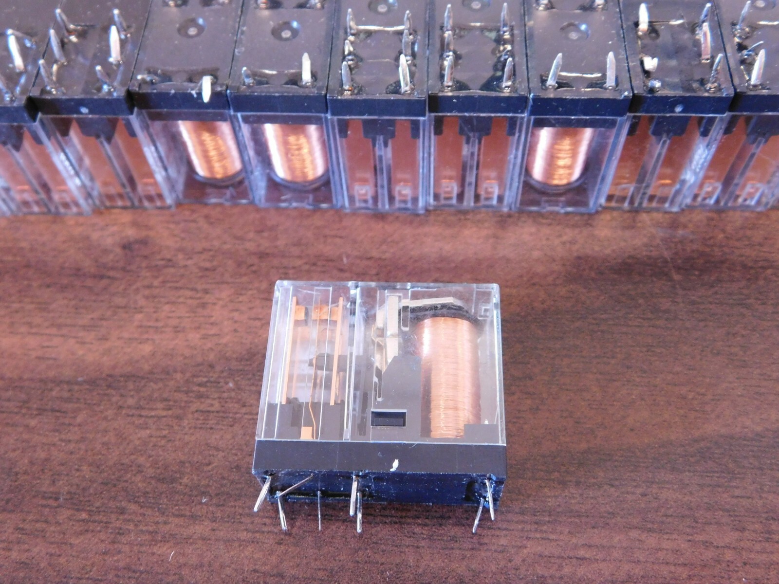 Omron PCB General Purpose Relay DPDT 24CDC Semi-Sealed – LOT OF 100 G2R-2-DC24