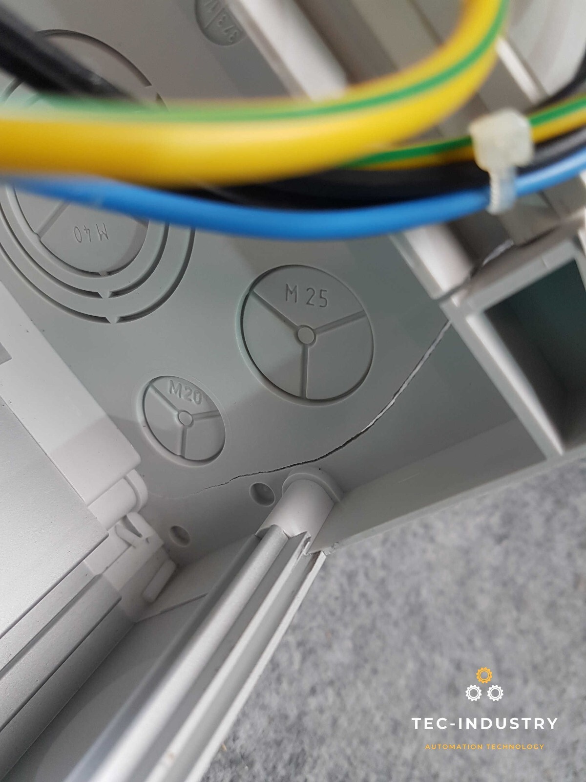 SIEMENS | BD01-AK2X/CEE165S14 | MENNEKES GGJ26 | OUTLET BOX